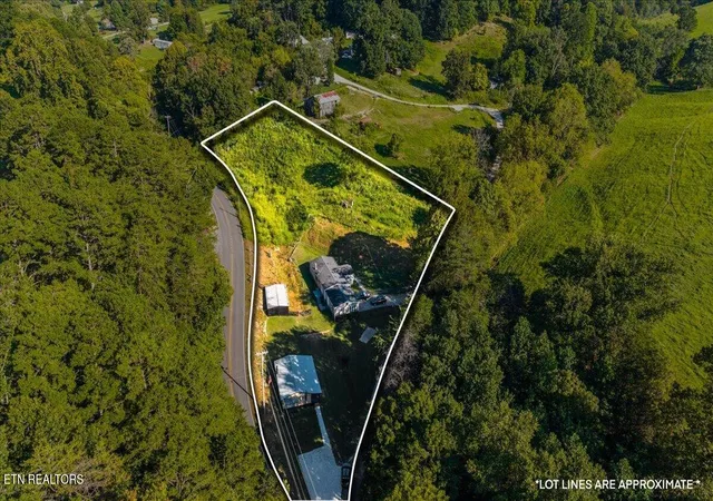 Photo 2 of Single family home for sale at 123 Sweat Ln, La Follette, TN 37766 | MLS# 1343294 | Listing updated on 2026-09-18