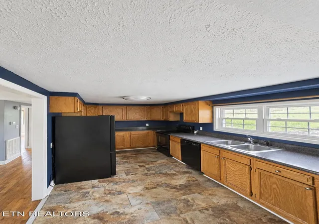 Photo 3 of Single family home for sale at 922 Chittum Dr, Tazewell, TN 37879 | MLS# 1343064 | Listing updated on 2026-10-21