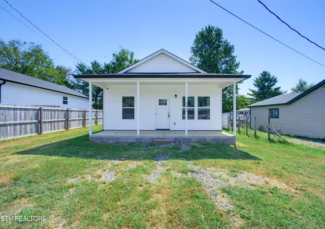 Photo 1 of Single family home for sale at 2015 Se Blythe Ave, Cleveland, TN 37311 | MLS# 1344063 | Listing updated on 2026-09-15