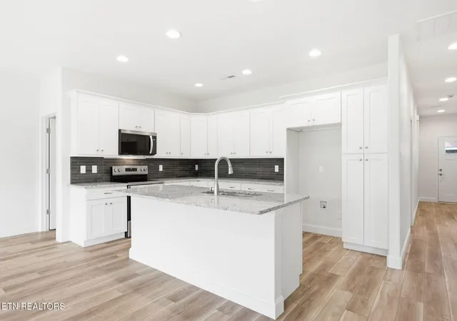 Photo 4 of Single family home for sale at 1506 Sunrise Crst Ln, Powell, TN 37849 | MLS# 1344099 | Listing updated on 2026-09-23