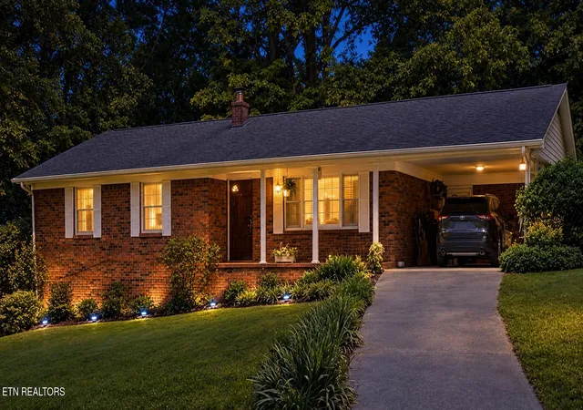 Photo 1 of Single family home for sale at 129 Jefferson St, Harrogate, TN 37752 | MLS# 1344758 | Listing updated on 2026-10-01