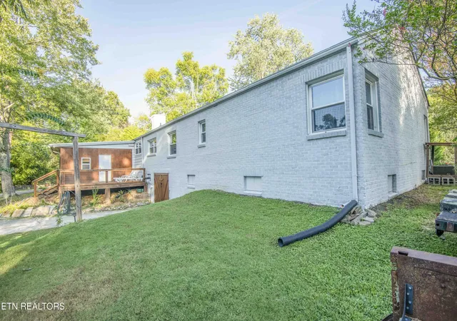 Photo 4 of Single family home for sale at 201 W Frd Valley Rd, Knoxville, TN 37920 | MLS# 1345135 | Listing updated on 2026-09-10