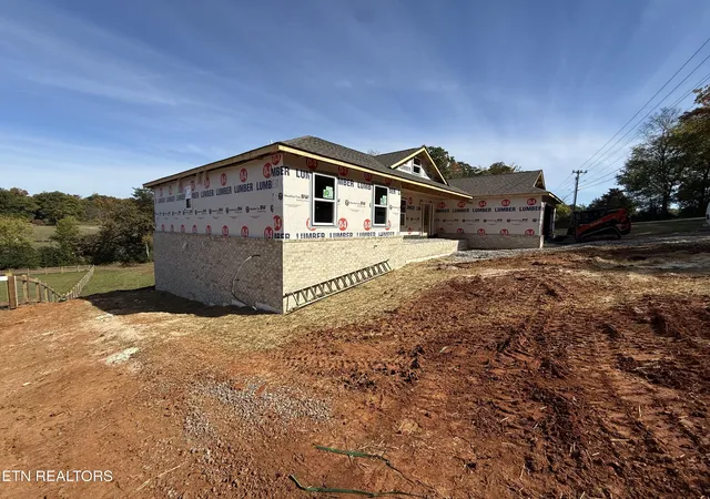 Photo 1 of Single family home for sale at 6223 Bingham Ln, Maryville, TN 37801 | MLS# 1345632 | Listing updated on 2026-10-26