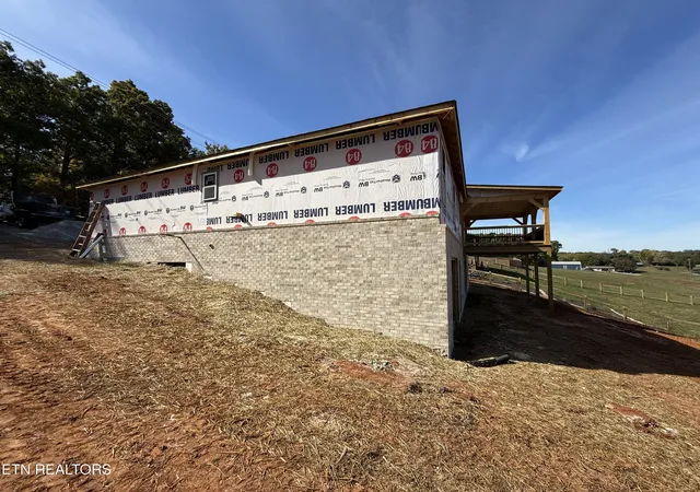Photo 2 of Single family home for sale at 6223 Bingham Ln, Maryville, TN 37801 | MLS# 1345632 | Listing updated on 2026-10-26
