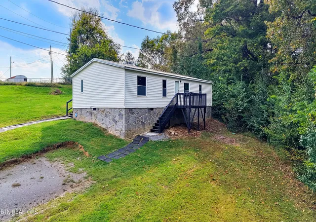 Photo 1 of Single family home for sale at 328 Doc Norton Rd, Walland, TN 37886 | MLS# 1359497 | Listing updated on 2026-10-25