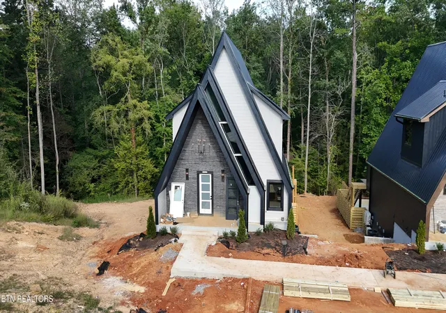 Photo 1 of Single family home for sale at 651 Longbow Way, Pigeon Forge, TN 37863 | MLS# 1356362 | Listing updated on 2026-09-23