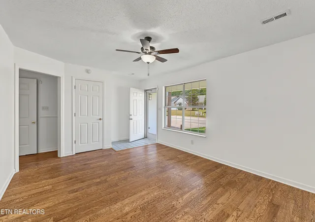 Photo 2 of Single family home for sale at 3135 Harrington Ct, Maryville, TN 37803 | MLS# 1355197 | Listing updated on 2026-09-22