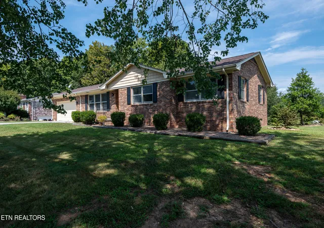 Photo 1 of Single family home for sale at 101 Westwood Dr, Clinton, TN 37716 | MLS# 1348309 | Listing updated on 2026-09-28