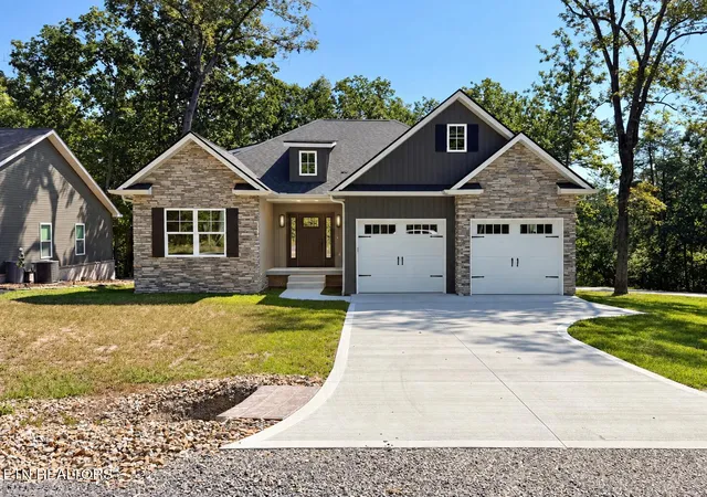 Photo 1 of Single family home for sale at 102 Amherst Dr, Crossville, TN 38558 | MLS# 1346818 | Listing updated on 2026-09-15
