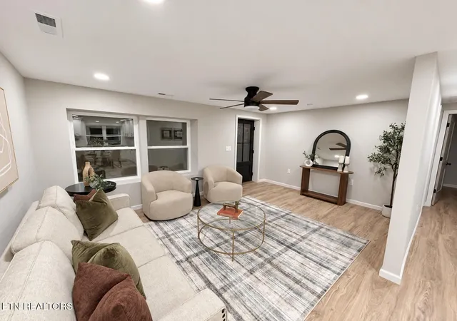 Photo 4 of Sale Pending at 1946 Bluff Rd, Harriman, TN 37748 | MLS# 1348341 | Listing updated on 2026-09-23