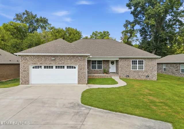 Photo 1 of Single family home for sale at 1718 Wilkinson Pike, Maryville, TN 37803 | MLS# 1356014 | Listing updated on 2026-09-18