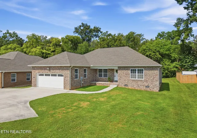 Photo 2 of Single family home for sale at 1718 Wilkinson Pike, Maryville, TN 37803 | MLS# 1356014 | Listing updated on 2026-09-18