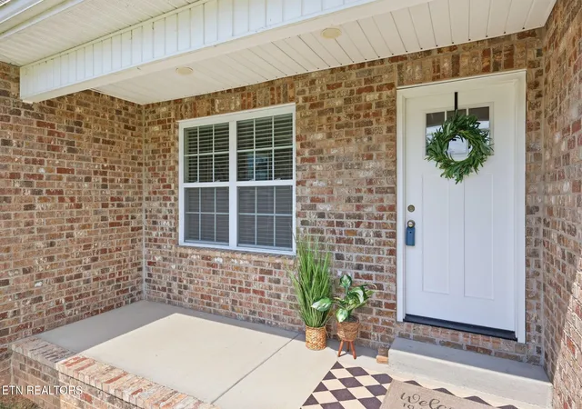 Photo 3 of Single family home for sale at 1718 Wilkinson Pike, Maryville, TN 37803 | MLS# 1356014 | Listing updated on 2026-09-18