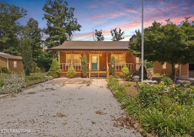 Photo 2 of Sale Pending at 127 Valerie Dr, Deer Lodge, TN 37726 | MLS# 1355465 | Listing updated on 2026-09-23
