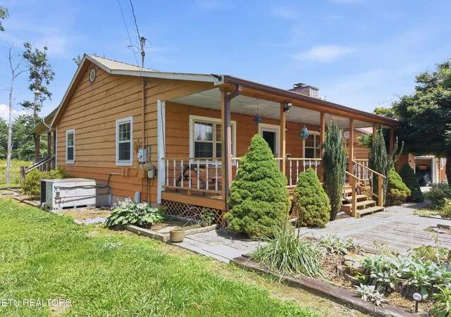 Photo 3 of Sale Pending at 127 Valerie Dr, Deer Lodge, TN 37726 | MLS# 1355465 | Listing updated on 2026-09-23