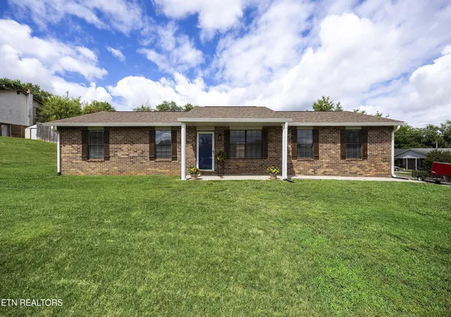 Photo 1 of Single family home for sale at 801 Valerie Ln, Knoxville, TN 37938 | MLS# 1354574 | Listing updated on 2026-09-18