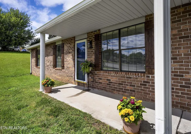 Photo 2 of Single family home for sale at 801 Valerie Ln, Knoxville, TN 37938 | MLS# 1354574 | Listing updated on 2026-09-18