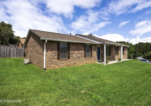 Photo 3 of Single family home for sale at 801 Valerie Ln, Knoxville, TN 37938 | MLS# 1354574 | Listing updated on 2026-09-18