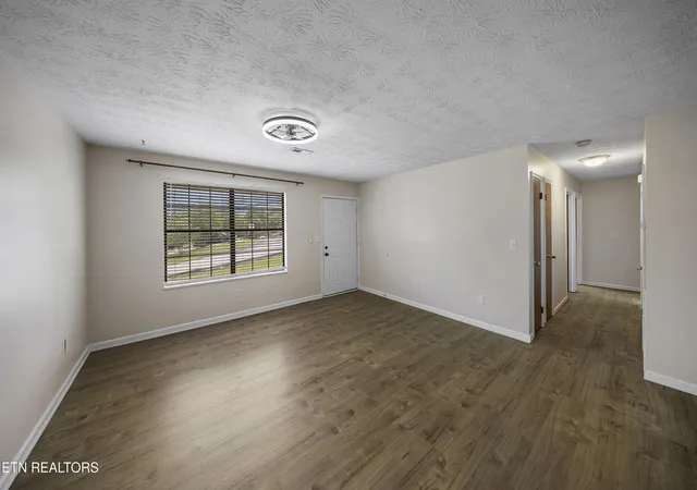 Photo 4 of Single family home for sale at 801 Valerie Ln, Knoxville, TN 37938 | MLS# 1354574 | Listing updated on 2026-09-18