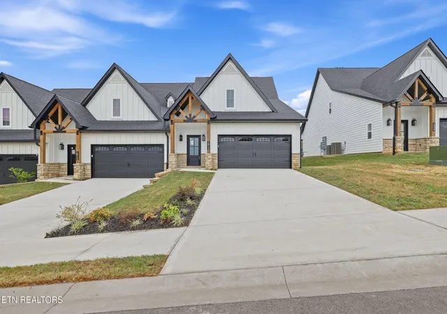 Photo 3 of Single family home for sale at 1812 Poplar Spgs Pl, Maryville, TN 37803 | MLS# 1348179 | Listing updated on 2026-09-26