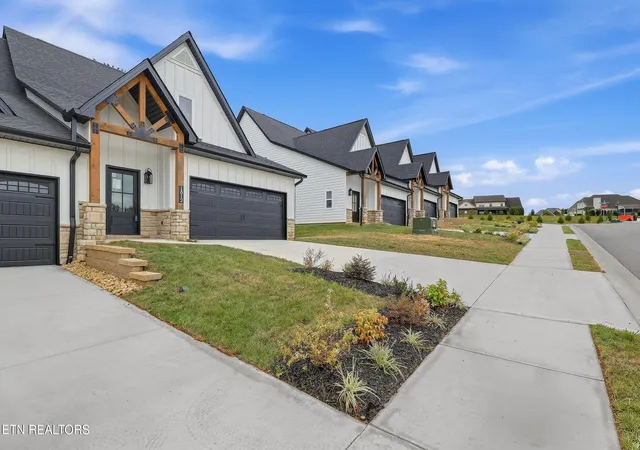 Photo 4 of Single family home for sale at 1812 Poplar Spgs Pl, Maryville, TN 37803 | MLS# 1348179 | Listing updated on 2026-09-27