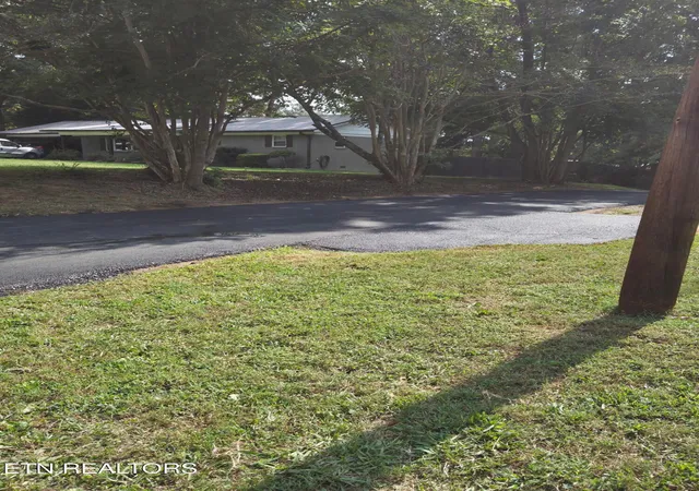 Photo 3 of Single family home for sale at 1659 Middlesettlements Rd, Maryville, TN 37801 | MLS# 1348501 | Listing updated on 2026-09-17