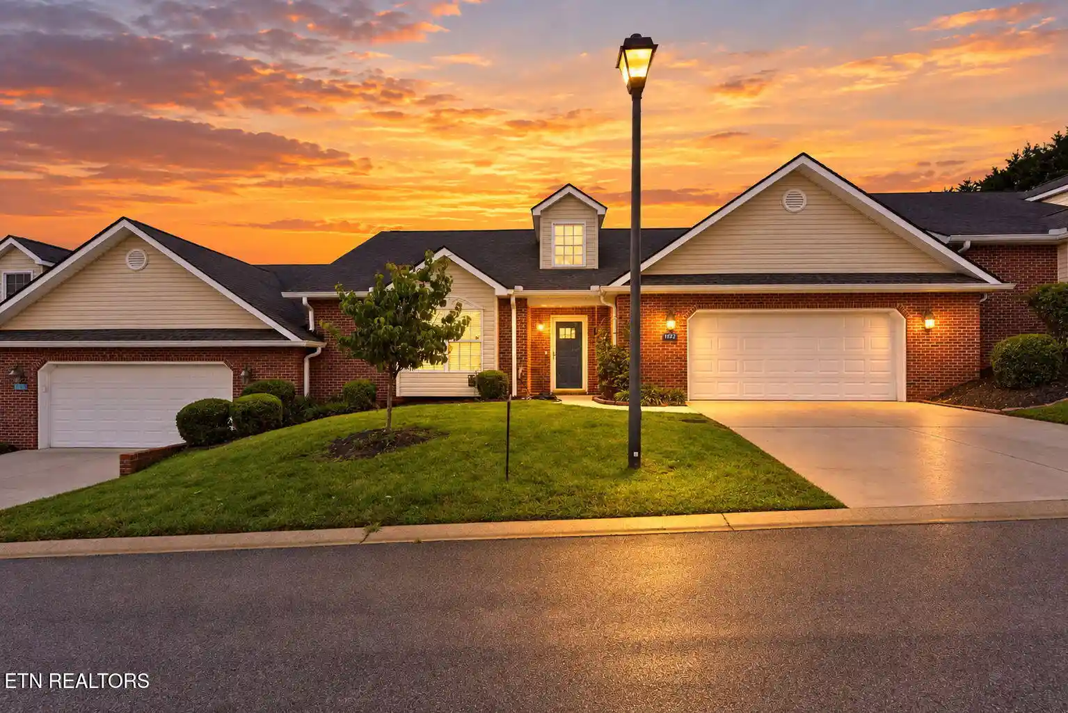 Listing Photo 2 - Condo for sale in 1127 Gazebo Wy located at 1127 Gazebo Wy, Powell, TN 37849 - Unit 1127 Gazebo Way