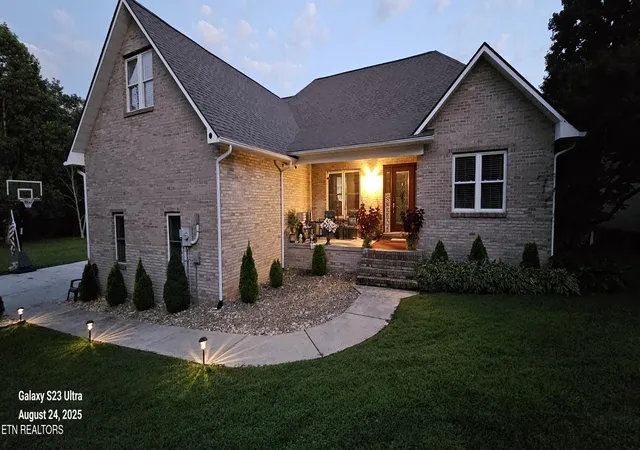 Photo 2 of Single family home for sale at 326 Forest Dr, Crossville, TN 38555 | MLS# 1351483 | Listing updated on 2026-09-12