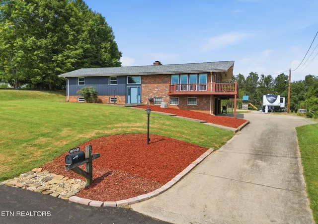 Photo 2 of Sale Pending at 229 Seymour Hts Dr, Seymour, TN 37865 | MLS# 1354838 | Listing updated on 2026-09-10