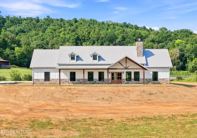 Photo 2 of Single family home for sale at 1280 Old Asheville Hwy, Newport, TN 37821 | MLS# 1353719 | Listing updated on 2026-09-25