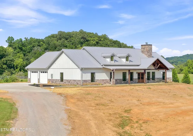 Photo 3 of Single family home for sale at 1280 Old Asheville Hwy, Newport, TN 37821 | MLS# 1353719 | Listing updated on 2026-09-25