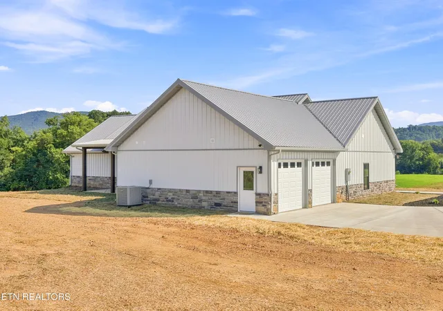 Photo 4 of Single family home for sale at 1280 Old Asheville Hwy, Newport, TN 37821 | MLS# 1353719 | Listing updated on 2026-09-25