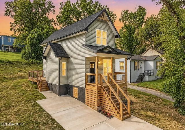 Photo 1 of Single family home for sale at 2938 Hillside Ave, Knoxville, TN 37914 | MLS# 1349510 | Listing updated on 2026-09-17