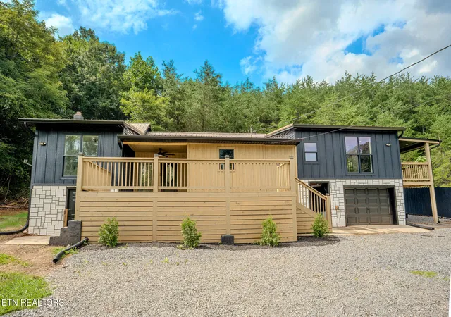Photo 1 of Single family home for sale at 960 Chestnut Grv Rd, Dandridge, TN 37725 | MLS# 1349822 | Listing updated on 2026-09-13