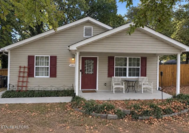 Single family home for sale at 2519 SE Seaton Ave, Knoxville, TN 37920 | MLS# 1349579