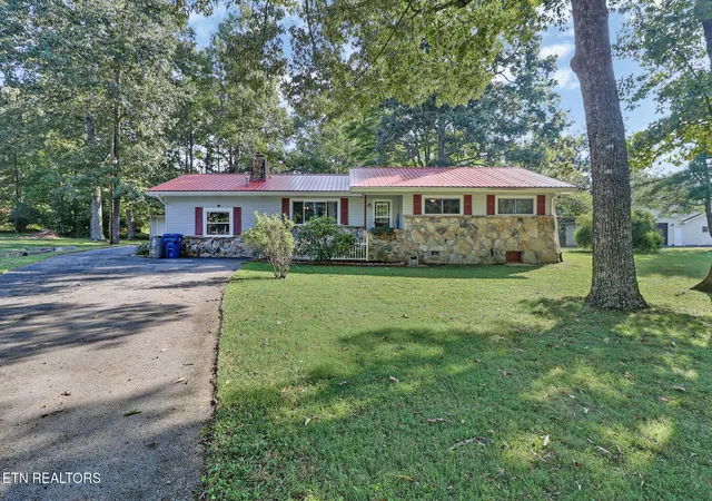 Photo 1 of Single family home for sale at 681 Highland Dr, Crossville, TN 38572 | MLS# 1356128 | Listing updated on 2026-09-21