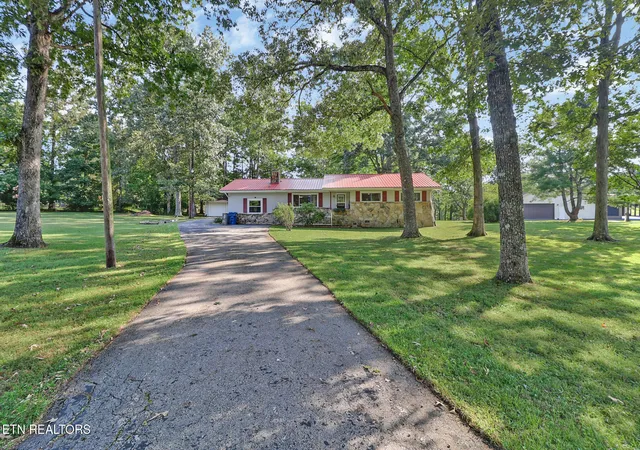 Photo 2 of Single family home for sale at 681 Highland Dr, Crossville, TN 38572 | MLS# 1356128 | Listing updated on 2026-09-21