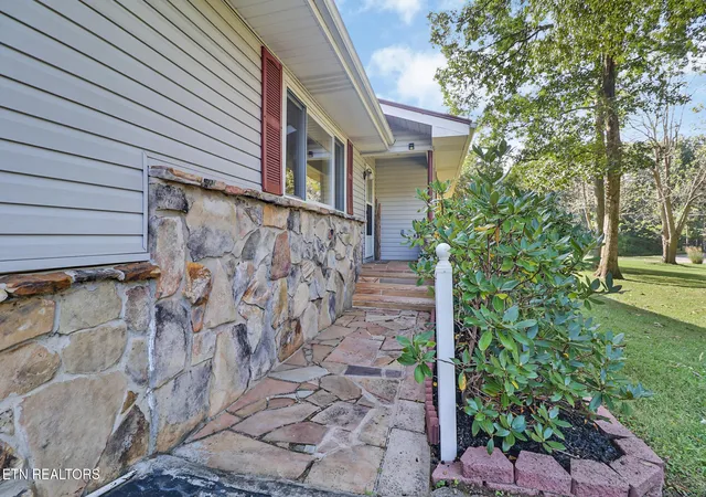 Photo 3 of Single family home for sale at 681 Highland Dr, Crossville, TN 38572 | MLS# 1356128 | Listing updated on 2026-09-21