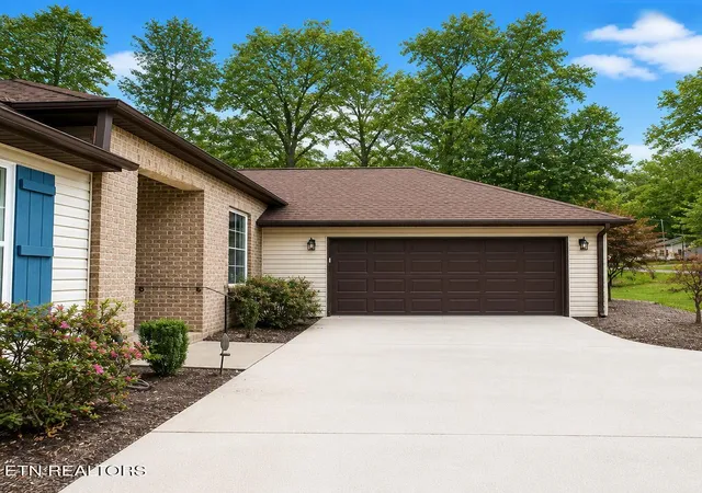 Photo 2 of Sale Pending at 121 Shelley Ln, Crossville, TN 38558 | MLS# 1353958 | Listing updated on 2026-09-14