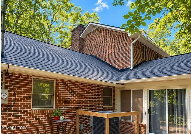 Photo 3 of Single family home for sale at 1130 W Outer Dr, Oak Ridge, TN 37830 | MLS# 1350729 | Listing updated on 2026-09-21