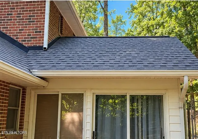Photo 3 of Single family home for sale at 1130 W Outer Dr, Oak Ridge, TN 37830 | MLS# 1350729 | Listing updated on 2026-09-21