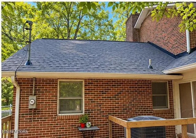 Photo 4 of Single family home for sale at 1130 W Outer Dr, Oak Ridge, TN 37830 | MLS# 1350729 | Listing updated on 2026-09-21