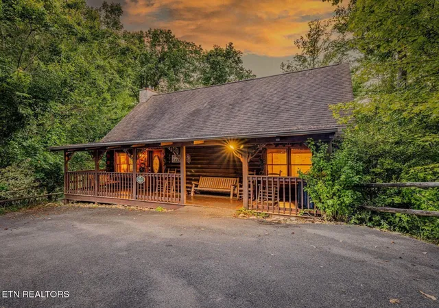 Photo 2 of Single family home for sale at 711 Black Hawk Way #252, Pigeon Forge, TN 37863 | MLS# 1350349 | Listing updated on 2026-09-23