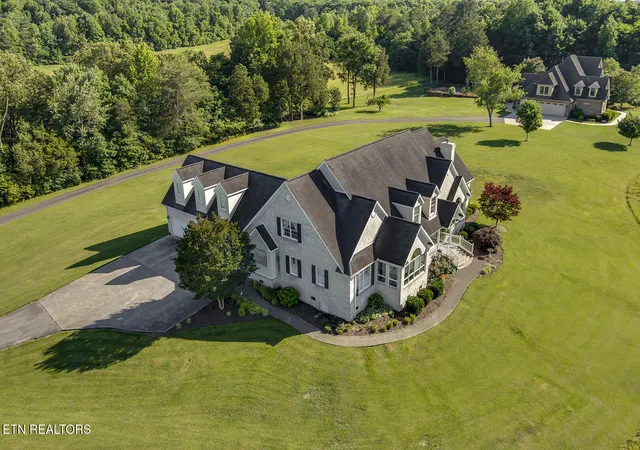 Photo 3 of Single family home for sale at 1044 Smith Valley Rd, Lenoir City, TN 37772 | MLS# 1356229 | Listing updated on 2026-09-25