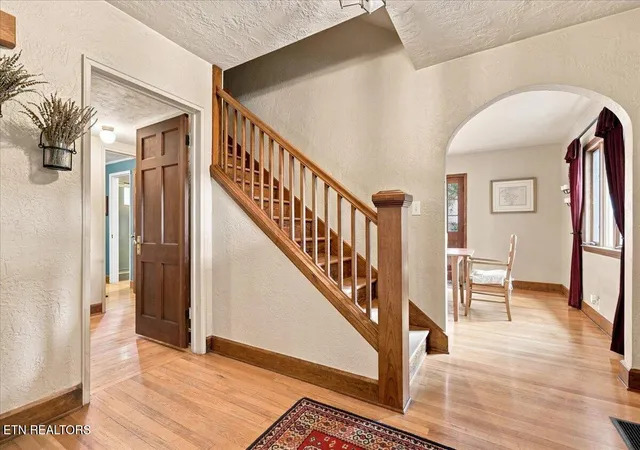 Photo 4 of Sale Pending at 402 N Maple St, Maryville, TN 37801 | MLS# 1355645 | Listing updated on 2026-09-20