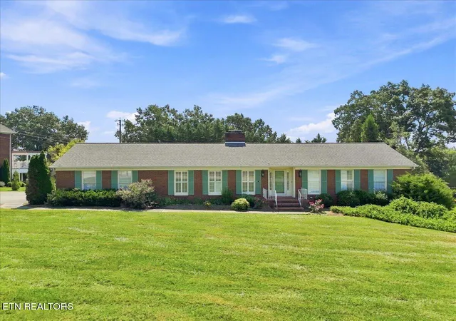 Photo 1 of Sale Pending at 5304 Angeles Dr, Knoxville, TN 37918 | MLS# 1354789 | Listing updated on 2026-09-10