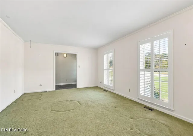 Photo 4 of Sale Pending at 5304 Angeles Dr, Knoxville, TN 37918 | MLS# 1354789 | Listing updated on 2026-09-10
