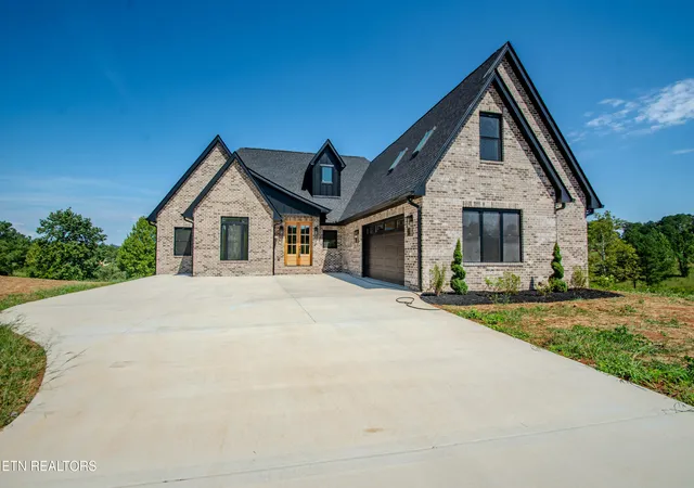 Photo 3 of Single family home for sale at 311 Blueberry Dr, Loudon, TN 37774 | MLS# 1353167 | Listing updated on 2026-09-10