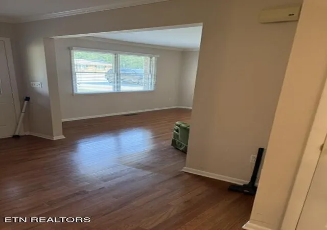 Photo 3 of Single family home for sale at 106 Circle Dr, Harriman, TN 37748 | MLS# 1350638 | Listing updated on 2026-09-22