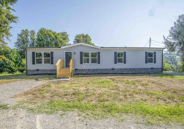 Photo 2 of Single family home for sale at 152 Sunset Hills Ln, New Tazewell, TN 37825 | MLS# 1350842 | Listing updated on 2026-10-09